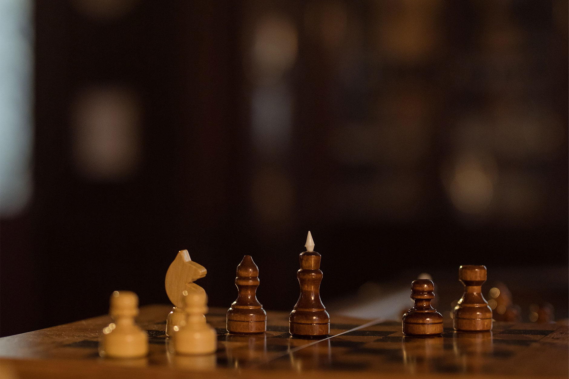 Le Petit Salon - échecs - Thème Puzzle Café